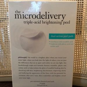 Microdelivery brightening peel pads